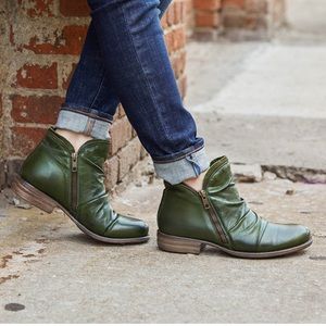 Miz Mooz Women's Luna Ankle Boot Size 6.5